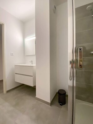 Hair dryer, towels