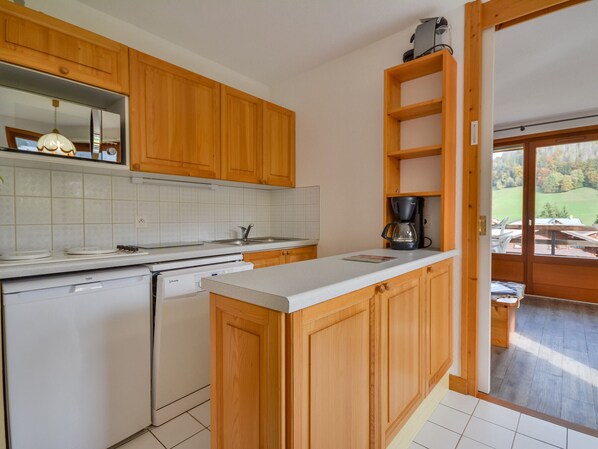 Kühlschrank, Mikrowelle, Geschirrspüler