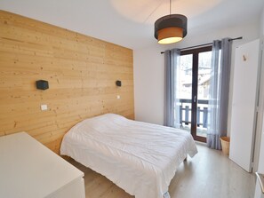 2 室のベッドルーム、WiFi (無料)、ベッドシーツ