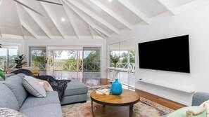 Smart TV - The Estate Byron Bay (Talofa)