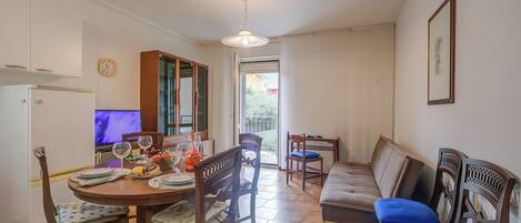 Een 21-inch televisie met kabelzenders