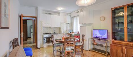 21-英寸电视(配备有线频道)