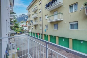 Family Apartment, Multiple Bedrooms (Appartamento Mary Few Minutes From) | Property grounds