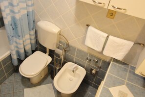 Bathroom | Shower