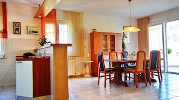 Private kitchen | Fridge, stovetop, espresso maker, toaster