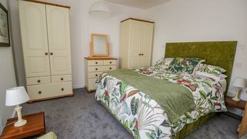 2 dormitorios, decoración individual, mobiliario individual