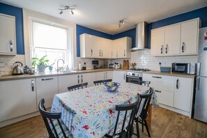 冰箱、洗碗机、电热水壶、烤面包机