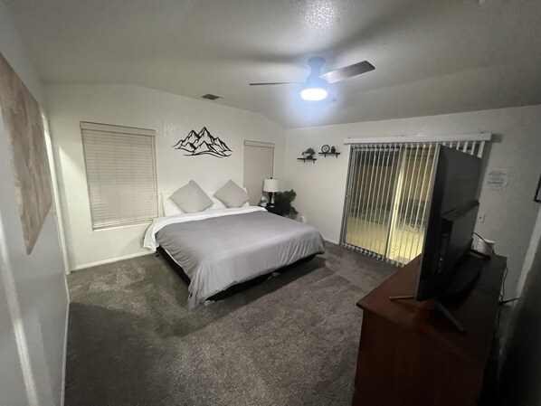 3 bedrooms, desk, iron/ironing board, free WiFi