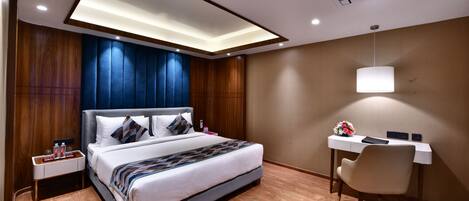 Phòng Suite Royal | 1 phòng ngủ, két bảo mật tại phòng, bàn, màn/rèm cản sáng