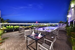 Outdoor pool - Regenta Fairlark Vadodara (Vadodara)