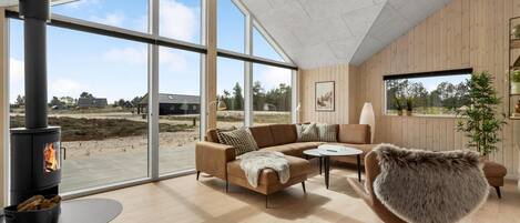 Smart TV, fireplace, table tennis