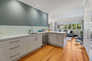 Interior - Relax Inn Robertson | Great Location with Spa Pool (Rotorua)