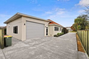 Exterior - Relax Inn Robertson | Great Location with Spa Pool (Rotorua)