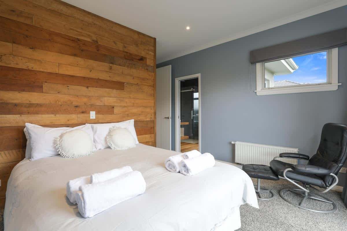 3 bedrooms, iron/ironing board, travel cot, WiFi