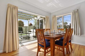 Dining - Relax Inn Robertson | Great Location with Spa Pool (Rotorua)