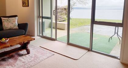 Lakeside &Tennis Court Paradise