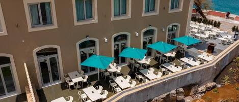 Tempat makan outdoor