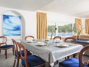 Cottage | Dining