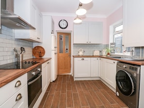 Dishwasher, cookware/dishes/utensils