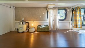 Basic Room, 1 Bedroom (2cheng Caravan (Deep blue)) | 1 bedroom, free WiFi - Geumsan Lalaland Caravan (Geumsan)