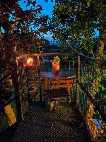 Rowantree Cottage One-Bedroom Apartment