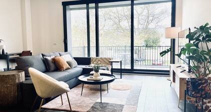 Your home away from home in South Melbourne (with garaged parking)