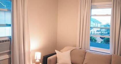 Cozy Home Close to Beach and LIRR w/Balcony