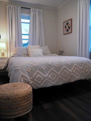 2 habitaciones, tabla de planchar con plancha y cuna de viaje 