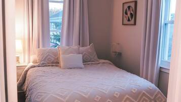 2 habitaciones, tabla de planchar con plancha y cuna de viaje