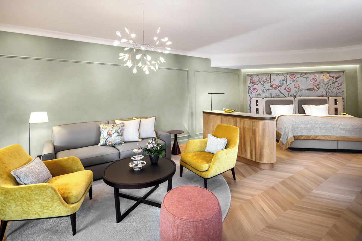 Ropa de cama de alta calidad, cubrecamas y minibar 