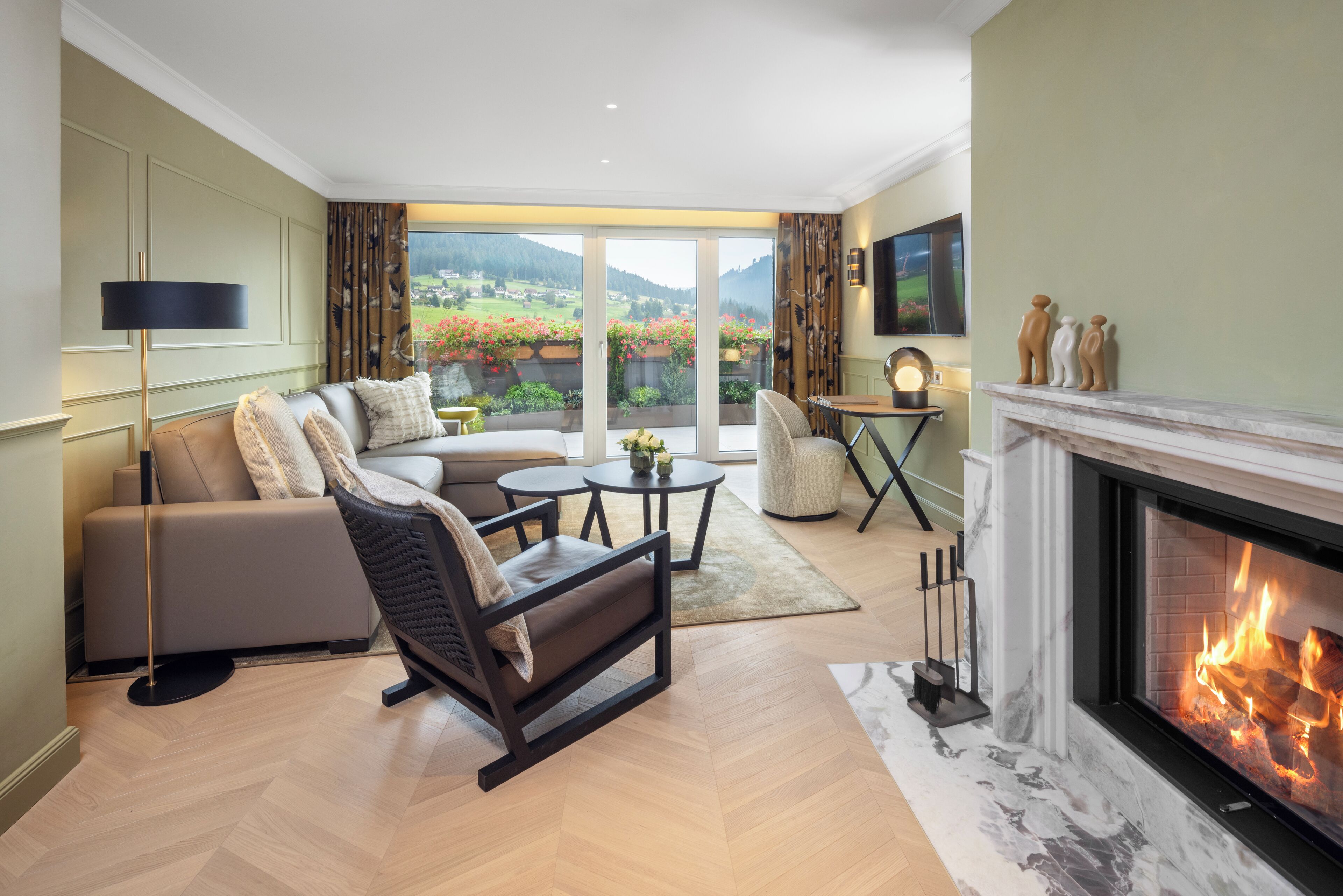 Luxury Suite (Bareiss Family) | Living area | 40-inch Smart TV with cable channels, Netflix, DVD player