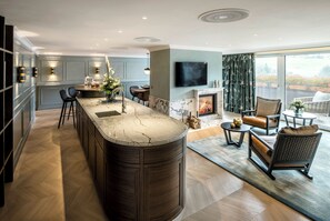 Suite de luxe (Bareiss Wellness) | Sala d'estar | Televisor intel·ligent, Netflix, reproductor de DVD i joguines 