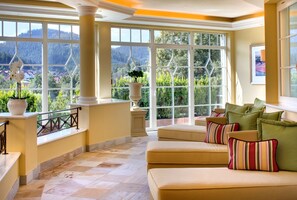 5 piscines cobertes, 4 piscines a l'aire lliure, para-sols i gandules 