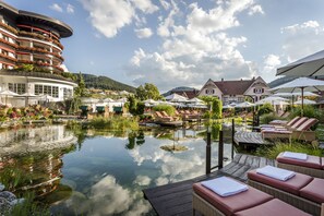5 piscinas internas, 4 piscinas externas, guarda-sóis, espreguiçadeiras