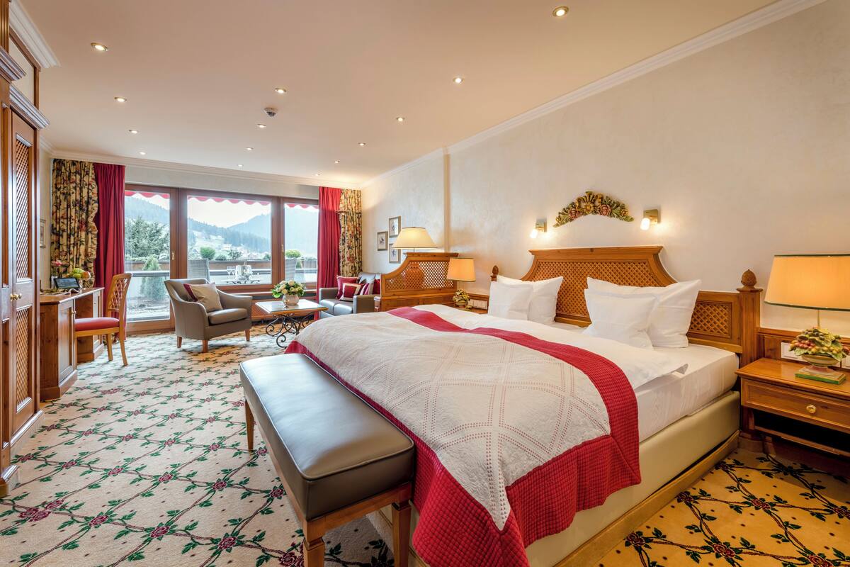 Premium bedding, down comforters, minibar, in-room safe