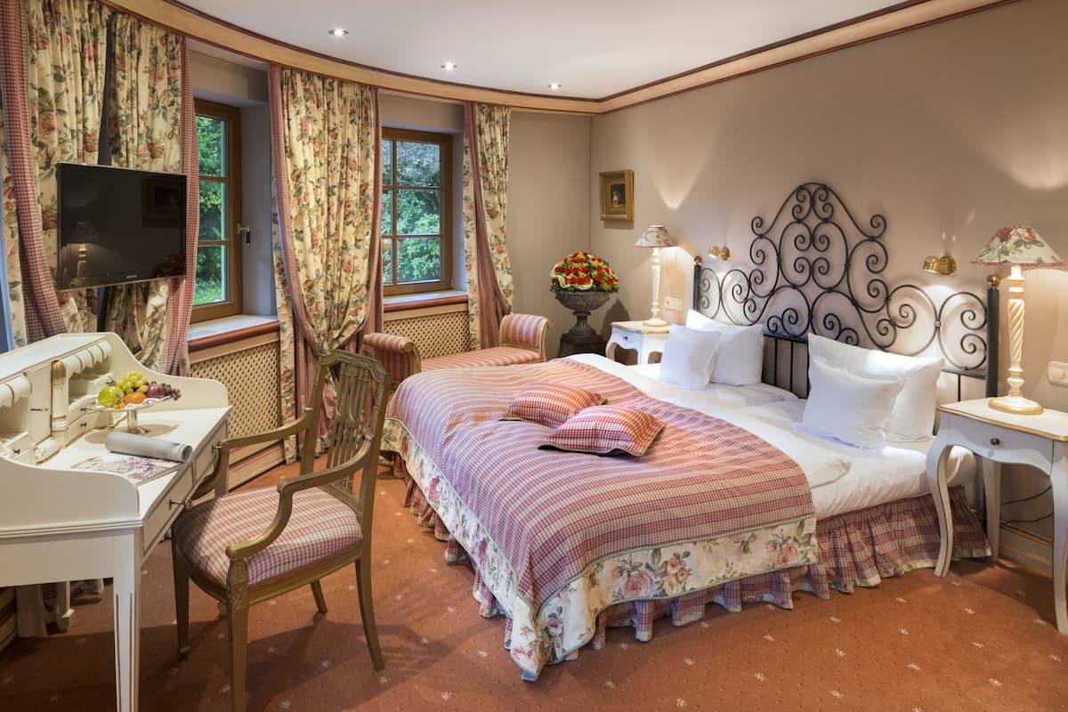 ダブルルーム (Apartment in Schwarzwaelder Landhaus) | 高級寝具、羽毛の掛け布団、ミニバー、セーフティボックス (室内)