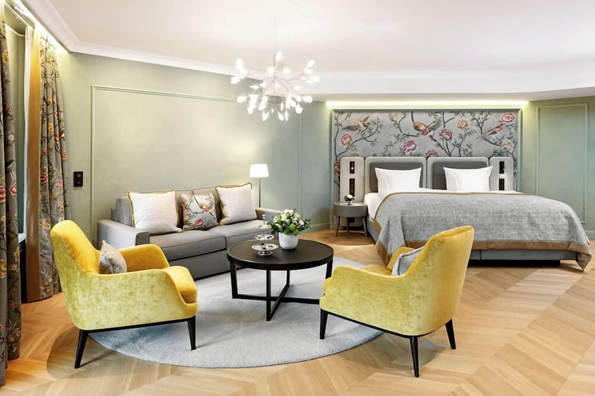 Double Room (Apartment Gartenfluegel) | Premium bedding, down comforters, minibar, in-room safe