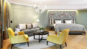 Tweepersoonskamer (Apartment Gartenfluegel) | Luxe beddengoed, donzen dekbedden, een minibar, een kluis op de kamer