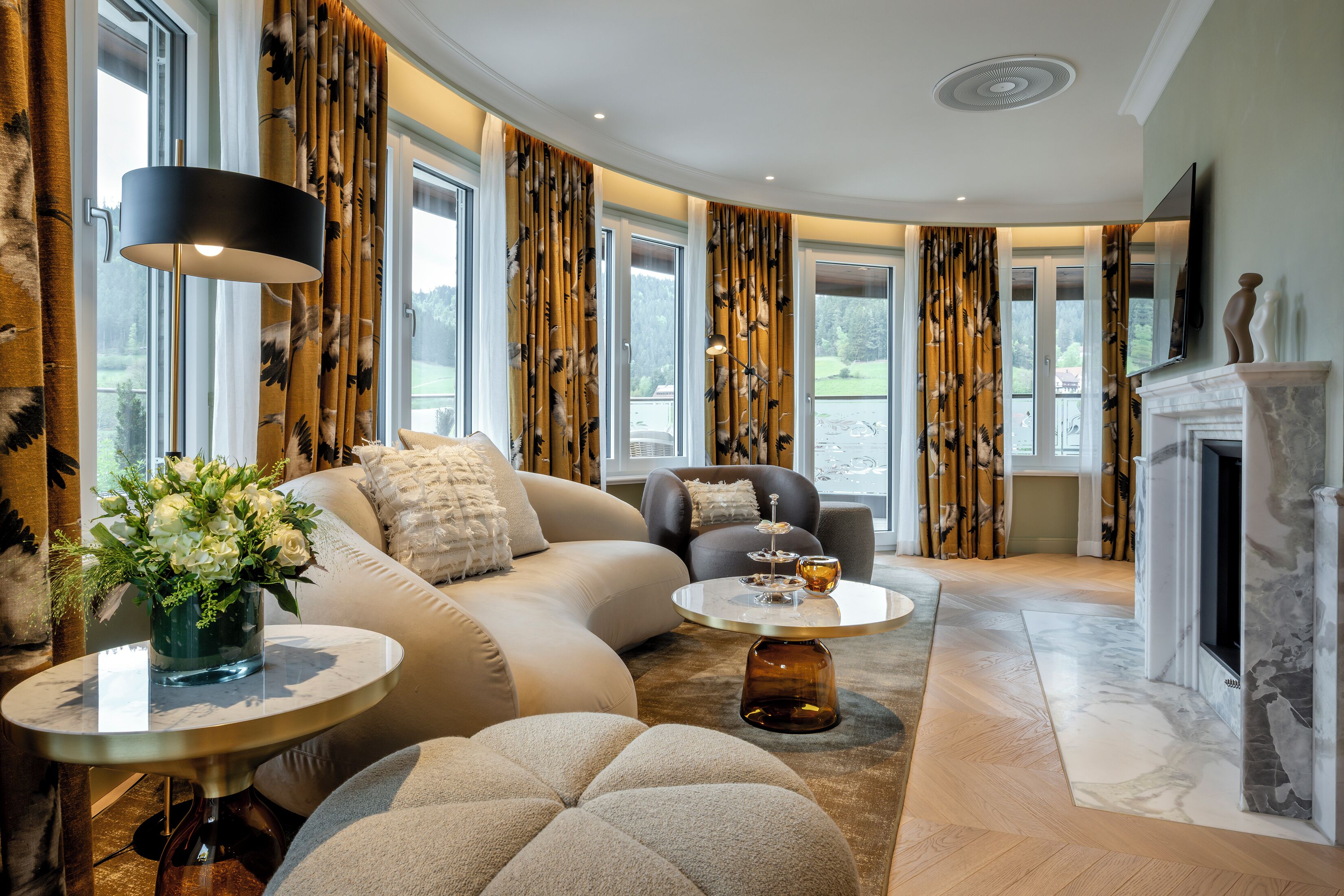 Luxury Suite (Bareiss Panorama) | Living area | 40-inch Smart TV with cable channels, Netflix, DVD player