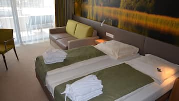 Comfort Double Room, Balcony, Partial Lake View | 1 bedroom, hypo-allergenic bedding, minibar, in-room safe