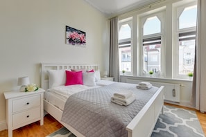 Premium Apartment, 3 Bedrooms | 3 bedrooms, hypo-allergenic bedding, blackout drapes, iron/ironing board - Palermo (Sopot)