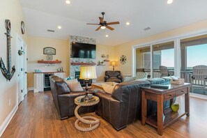 Smart TV, fireplace