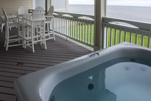 Outdoor spa tub - RSR3C Sunsets Galore by First Flight Rentals (Rodanthe)
