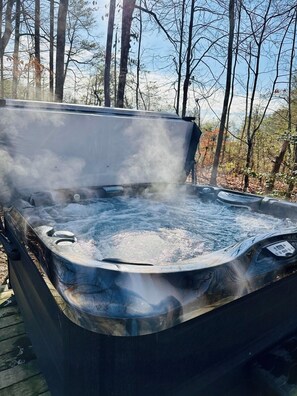 Outdoor spa tub
