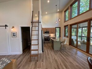 Interior - Pushin' Time Hideaway at The Retreat at Water's Edge (Tracy City)