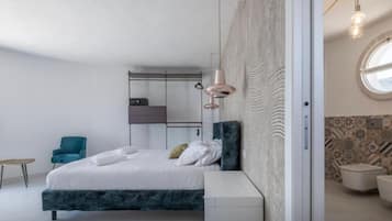 Suite, salle de bains attenante, vue mer