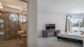 Egyptian cotton sheets, premium bedding, down comforters, in-room safe - Villa Escargot Luxury in Costa Rei Beach (Muravera)