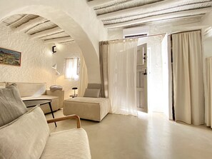 Smart TV, fireplace - Renovated house in the historic center (Mojácar)