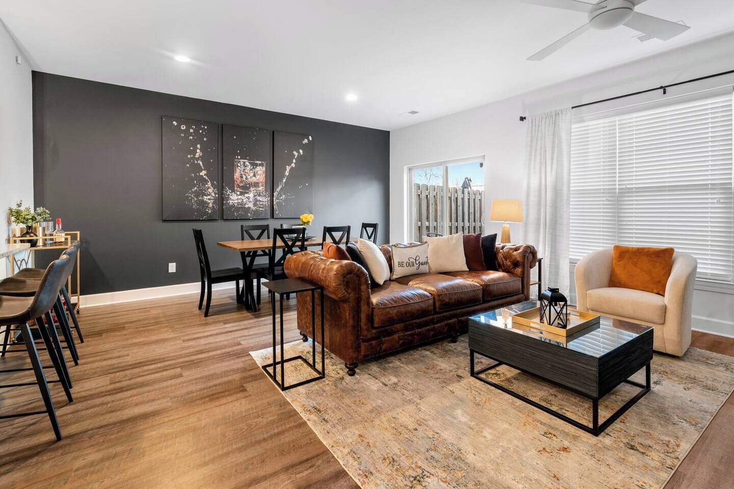 Una Smart TV, una oficina