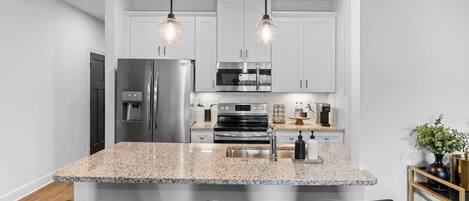 Fridge, microwave, stovetop, dishwasher